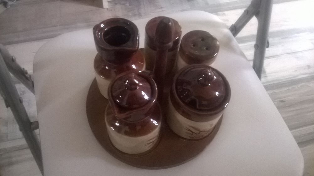 Plateau � plusieurs condiments 
NEUF 8 Talange (57)