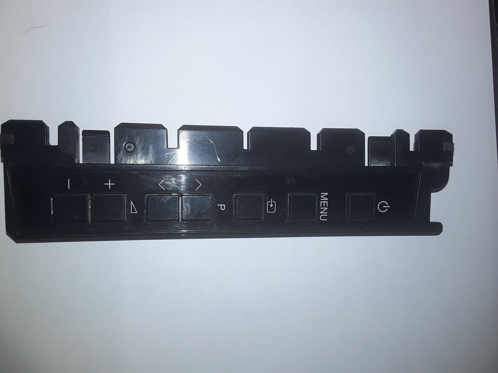 PLATINE COMMANDE  POUR TV SHARP 12 Serres-Castet (64)