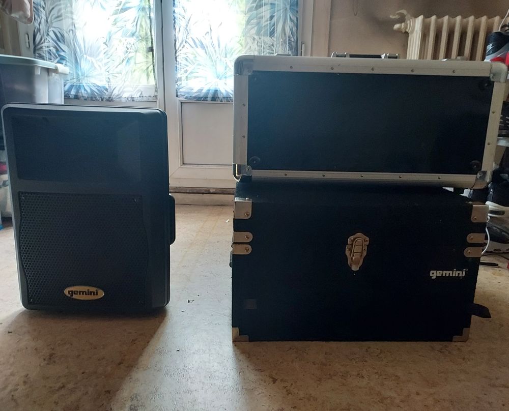 platine de mixage numark,dans un caisson gemini. 450 Le Petit Clamart (92)