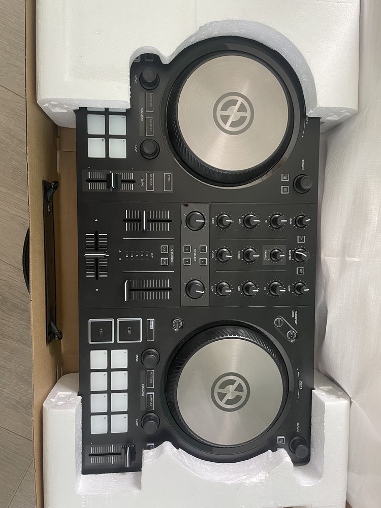 Platines DJ Traktor Kontrol S2 230 B�ziers (34)