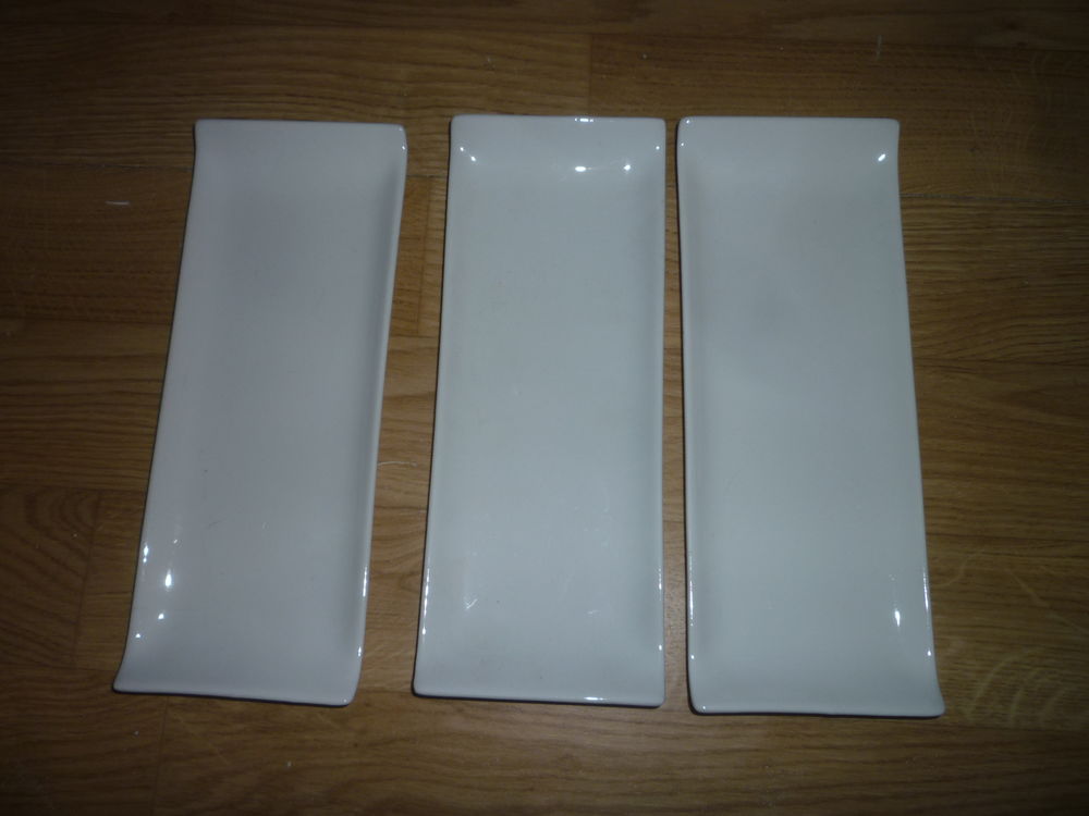 3 plats ou assiettes sushis neufs 24 Val Pompadour (94)