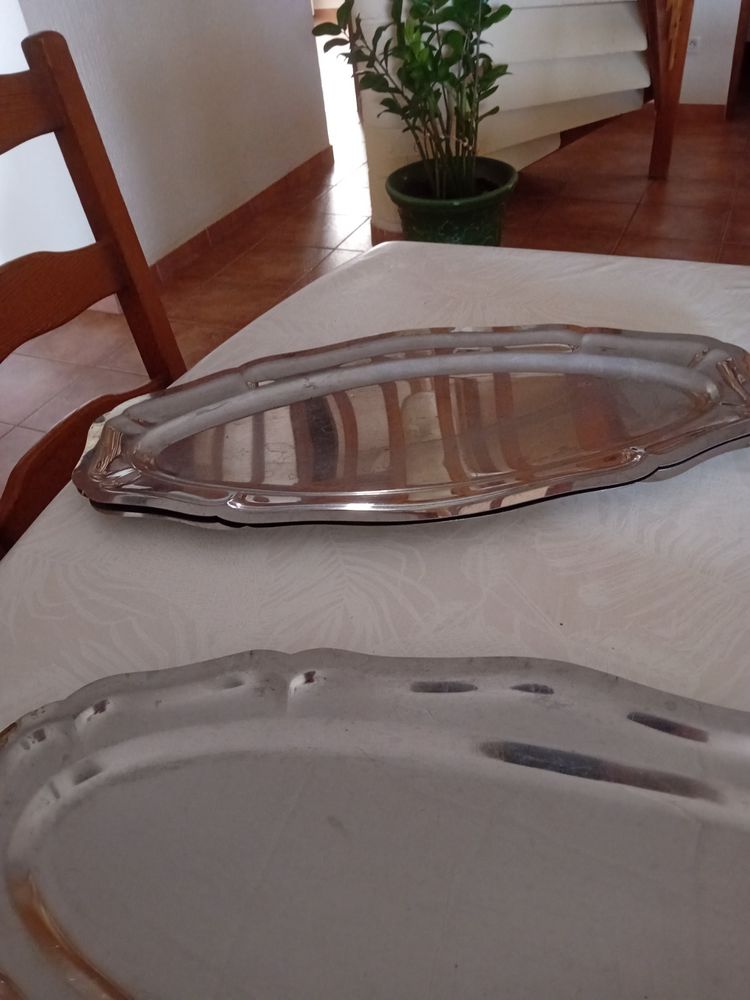 7 PLATS EN INOX A 8� pi�ce grands plats 8 St Mitre (13)