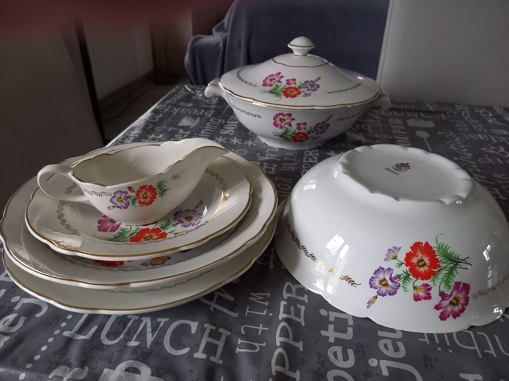 3 plats, soupi�re et ses15 assiettes creuses 17 Ancenis (44)