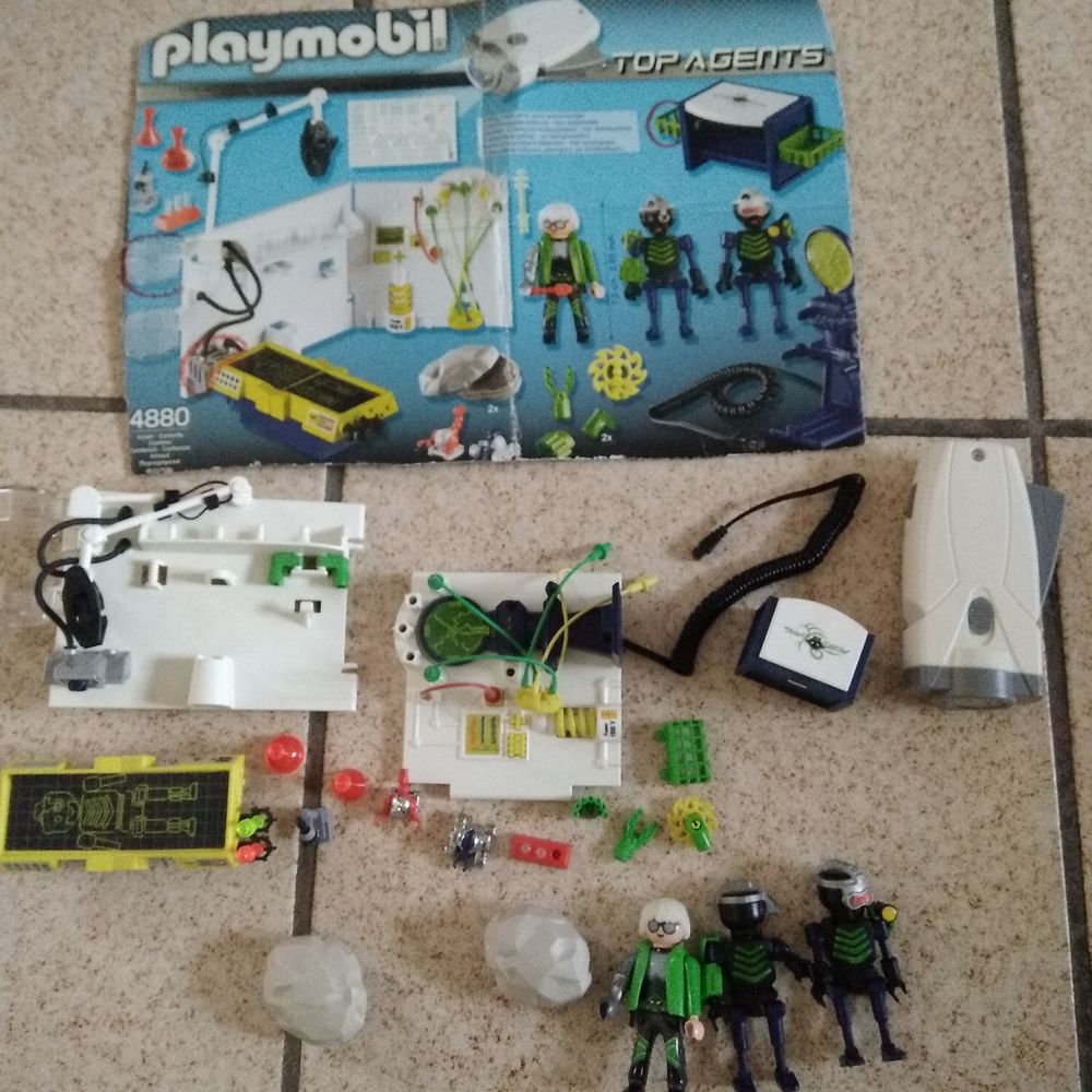 PLAYMOBIL N� 4880 15 Caen (14)