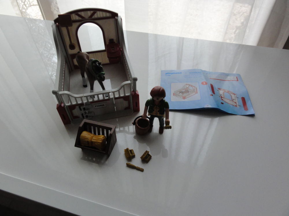  Playmobil 5108 Cheval dans son box et Palfreni�re + Chevaux 8 B�gles (33)