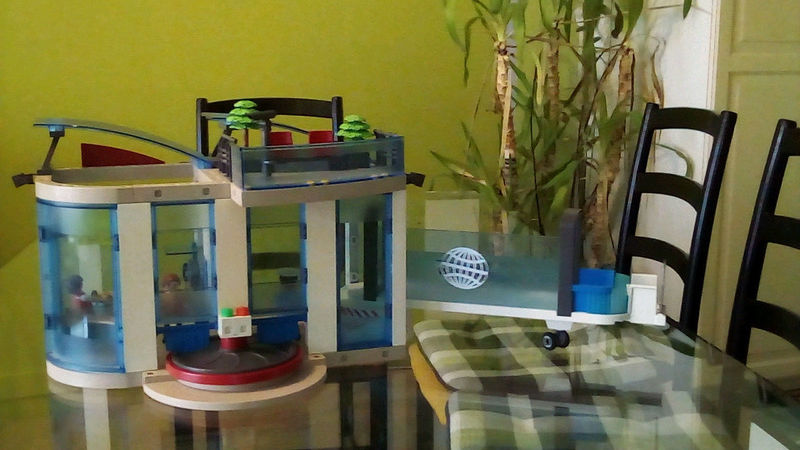 Playmobil a�roport + passerelle d'embarquement 60 Ch�nehutte-Tr�ves-Cunault (49)