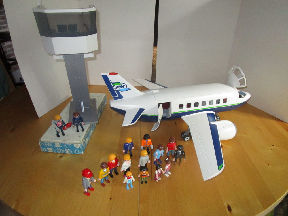 PLAYMOBIL AVION +TOUR DE CONTROLE+PERSONNAGES 40 Villepinte (93)