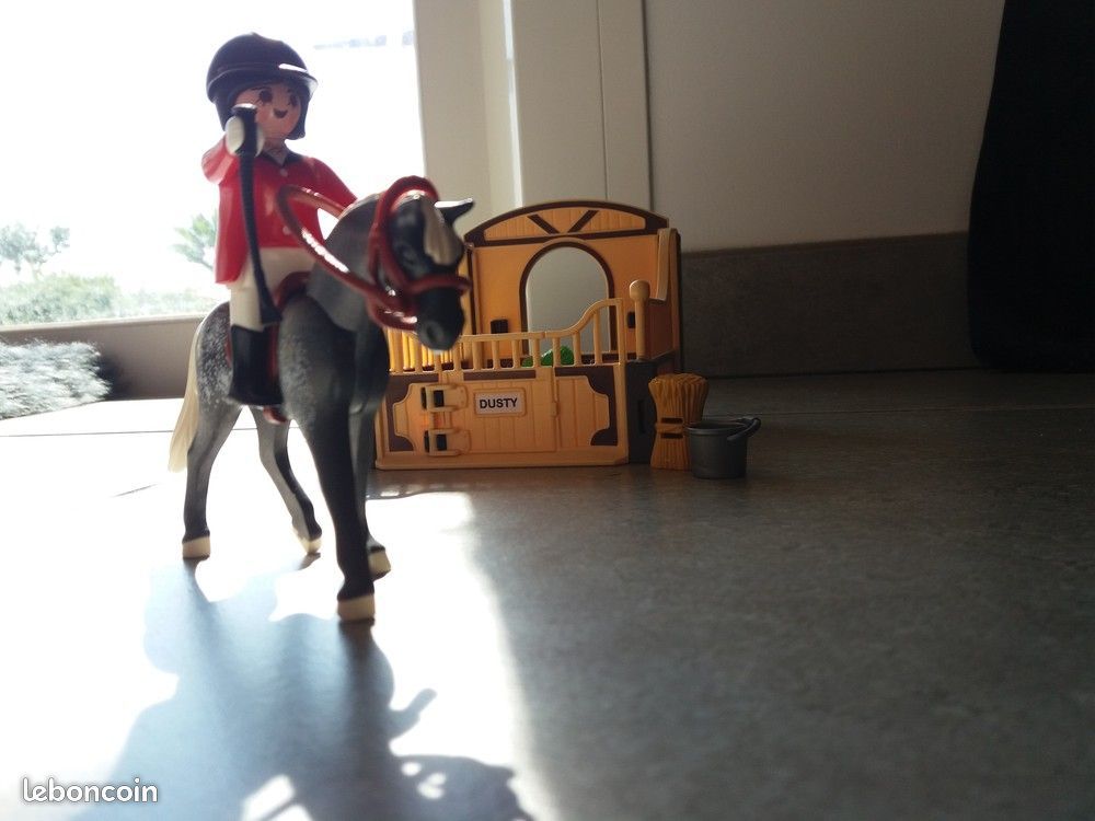 Playmobil - Cheval de dressage et cavali�re 5111 5 Levens (06)
