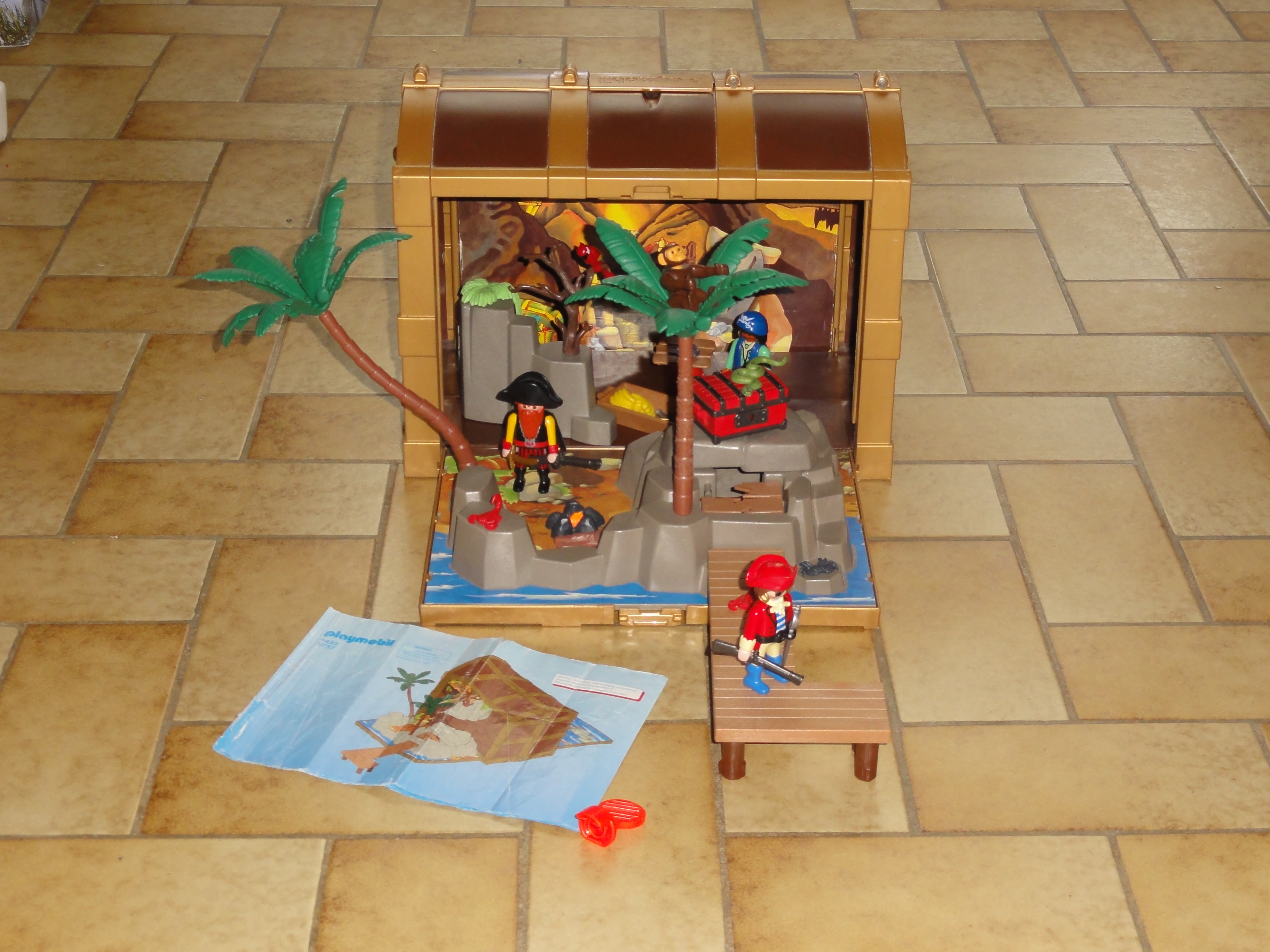 Playmobil Coffre au tr�sor des pirates en excellent �tat et 20 B�gles (33)