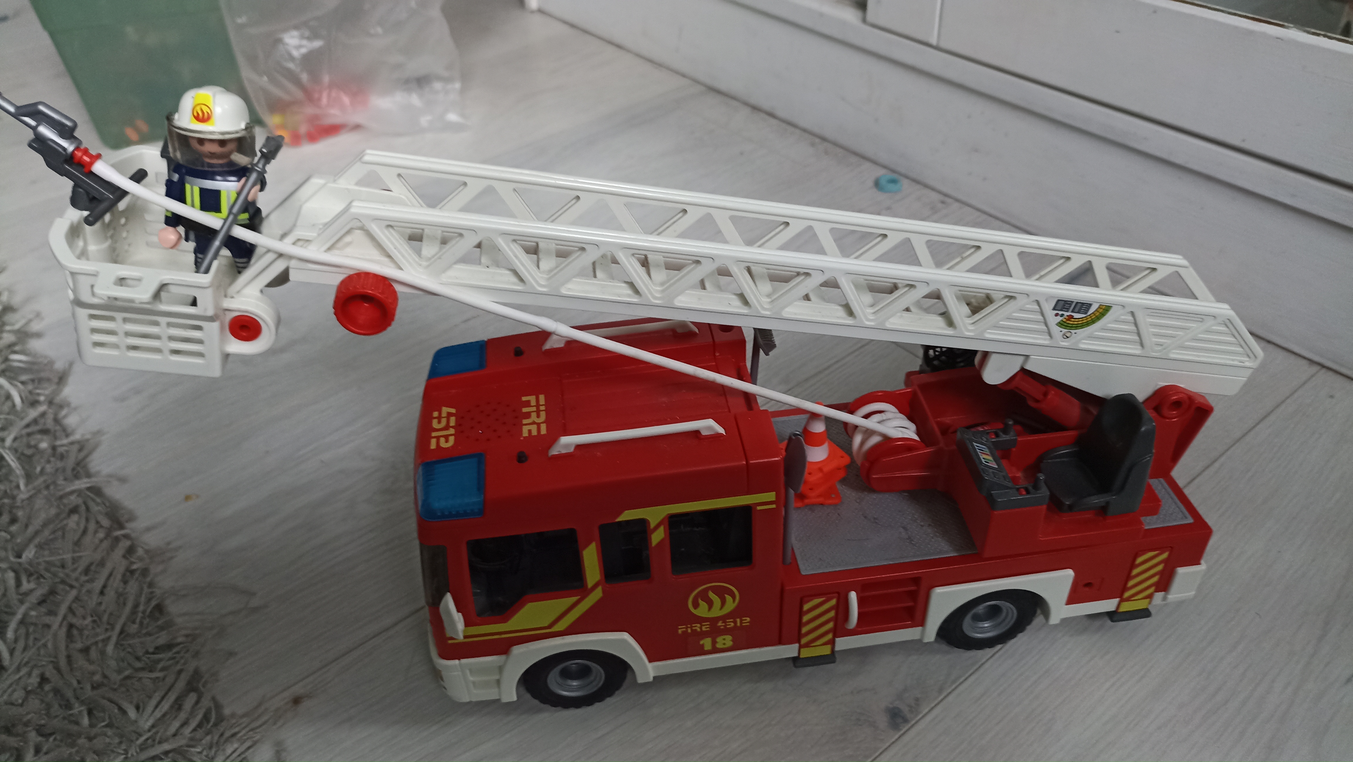 playmobil pompiers
N� 5362
30 Grand-Charmont (25)