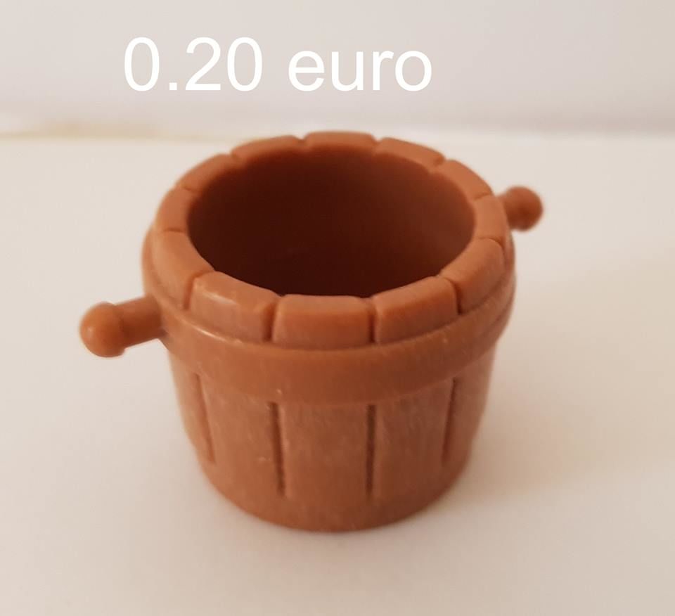 Playmobil seau   0.20 euro
0 Marseille 9 (13)