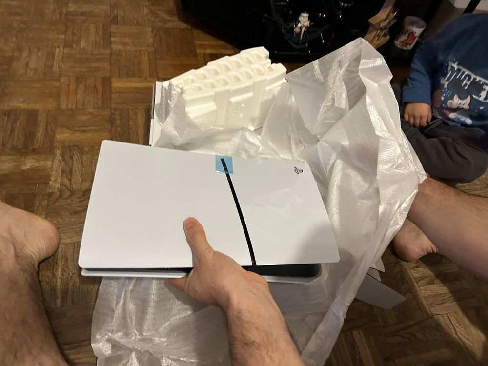 une PlayStation 5, elle est neuve et n'a jamais �t� utilis�e.  360 P�rigueux (24)