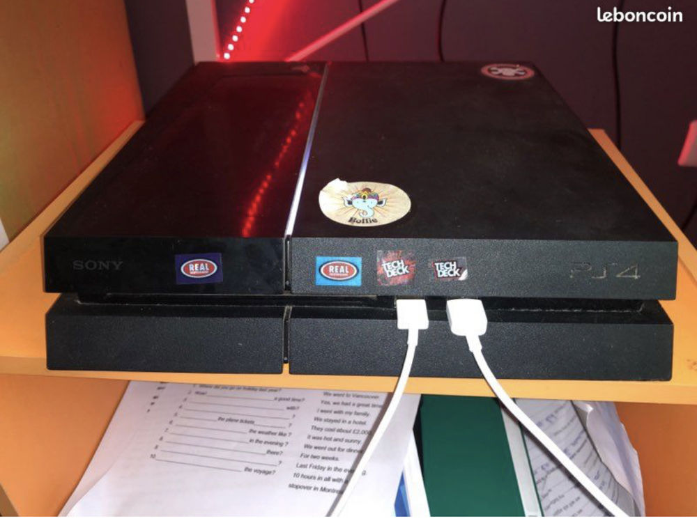 PlayStation 4 + manette 300 Sch�lcher (97)