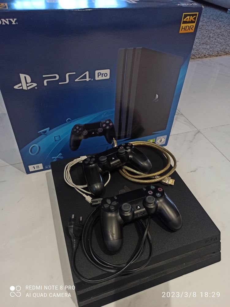 PlayStation 4 pro noire 1to 250 Sainte-Genevi�ve-des-Bois (91)