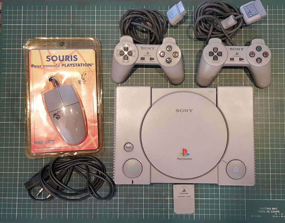PlayStation 1 PS1 SCPH-5552 PAL + 2 manettes + 9 jeux 340 Montrouge (92)