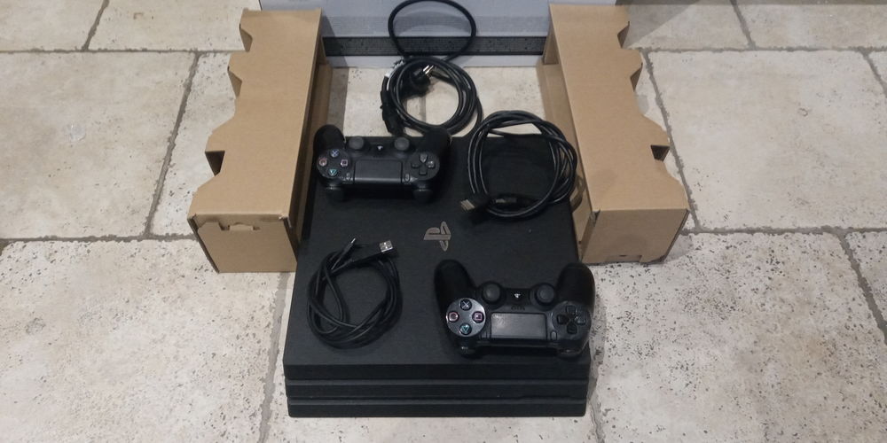 PlayStation 4 pro 200 Villeneuve-Loubet (06)