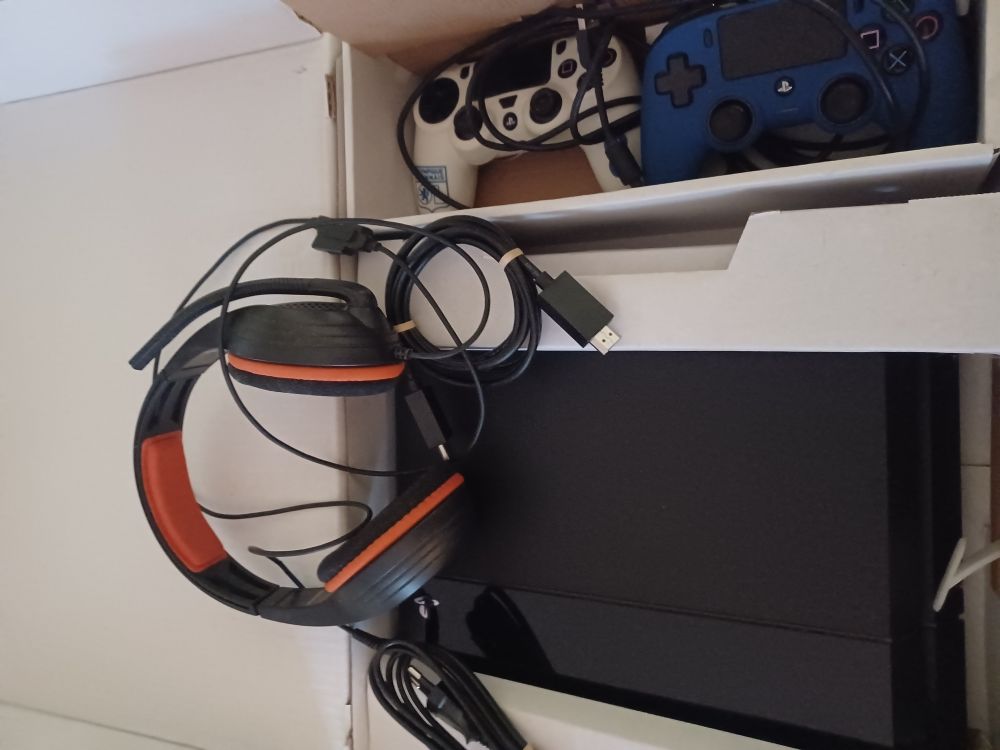 PlayStation 4 150 Carpentras (84)