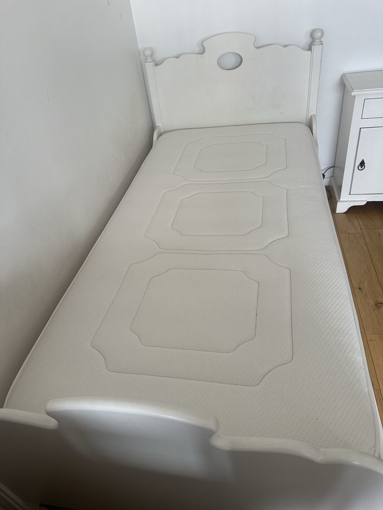 lit plein bois blanc 90/200 pour fille + table de chevet 390 Paris 14 (75)