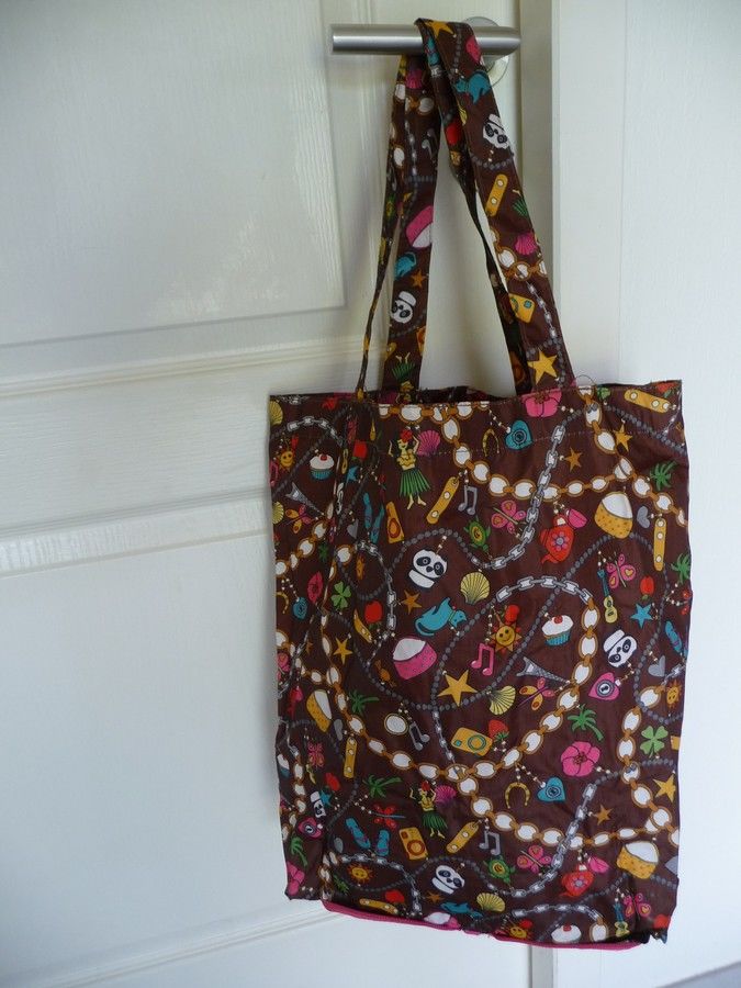 Sac pliable fond marron motifs multicolores 12 Celles-sur-Belle (79)