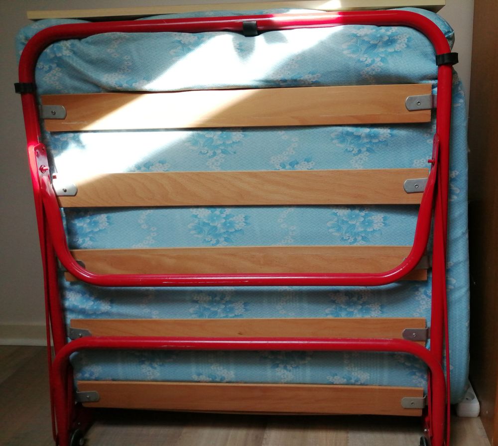Lit pliant et son matelas 25 Ch�telaillon-Plage (17)