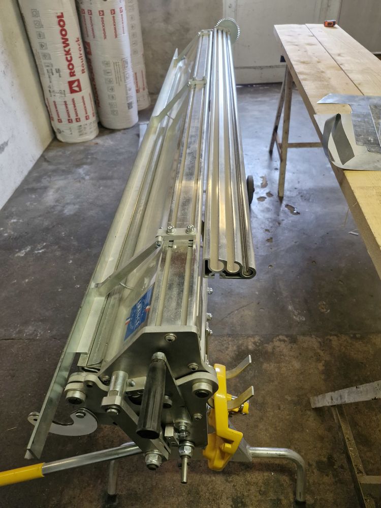 Plieuse fa�onneuse � zinc Jouanel
3700 Seurre (21)