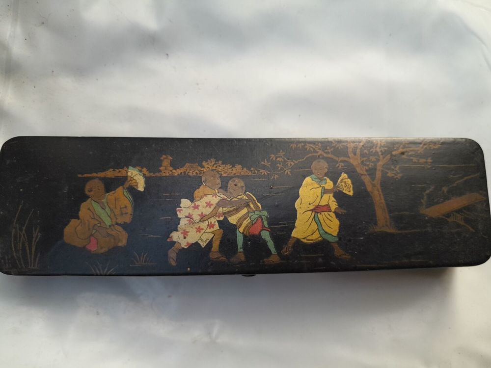 2 plumier en bois laqu� avec dessins asiatiques 15 Hy�res (83)