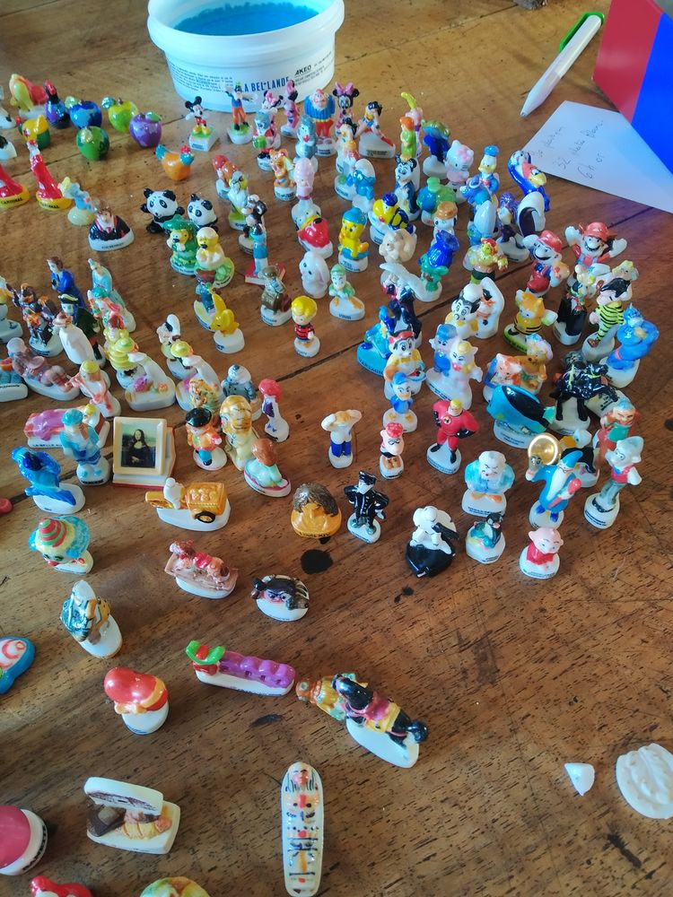 Lot de plus de 600 f�ves 90 Breuil-le-Vert (60)