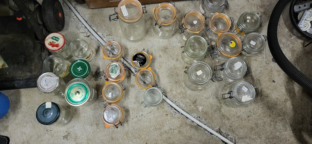 Plusieurs bocaux de dimensions diff�rentes 2 Ancenis (44)