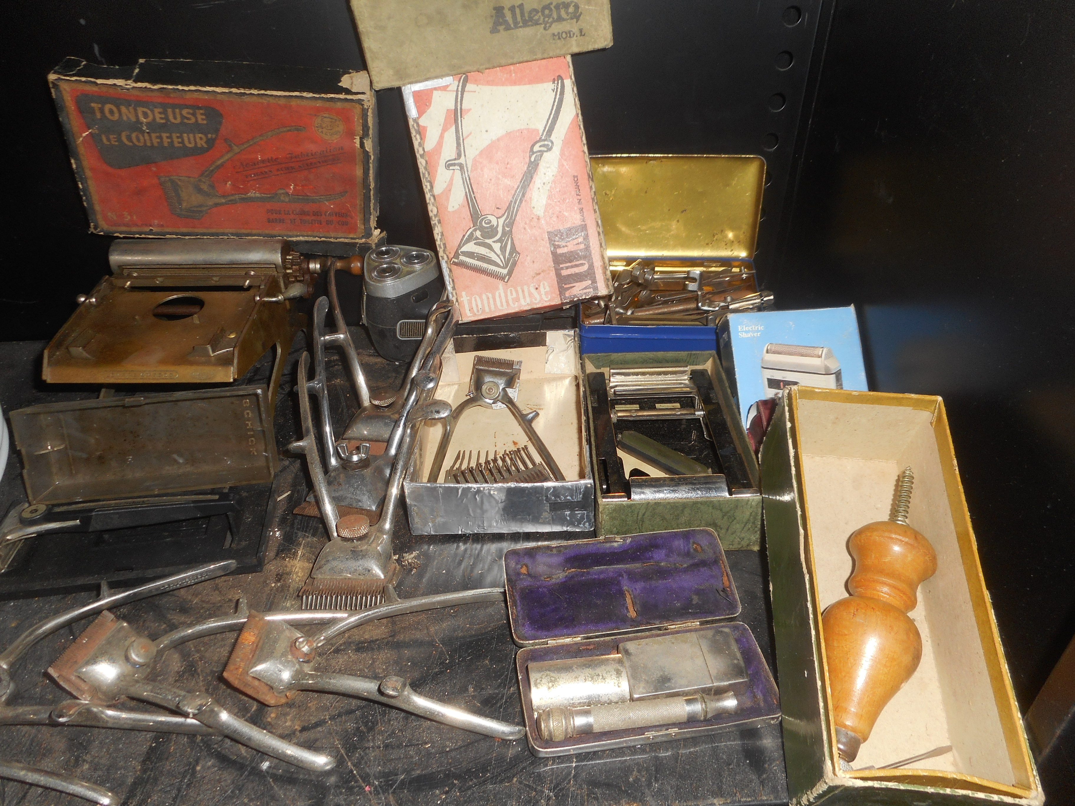 Plusieurs colection rasoir mecanique et a fil et Coupe-chou 70 Saran (45)