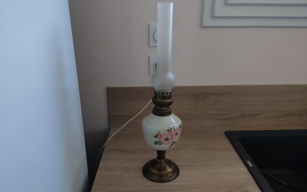 Plusieurs lampes � p�trole 
20 �
L'unit� 20 Colombier-Fontaine (25)