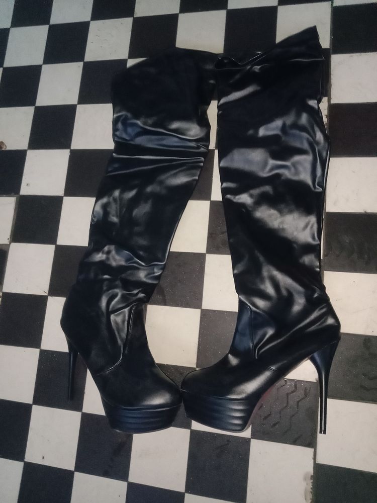 LOT   PLUSIEURS PAIRES DE CHAUSSURES SEXY  T43 et 44 57 Paris 18 (75)