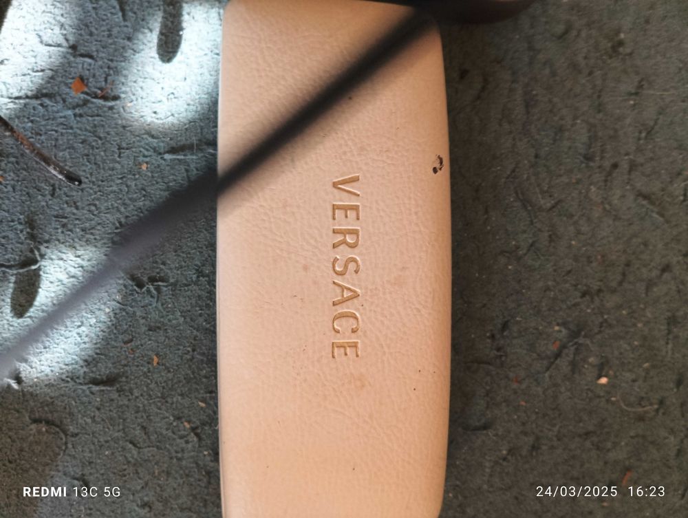 plusieurs paires de lunettes loupe et soleil. Faire offre. 0 Brive-la-Gaillarde (19)