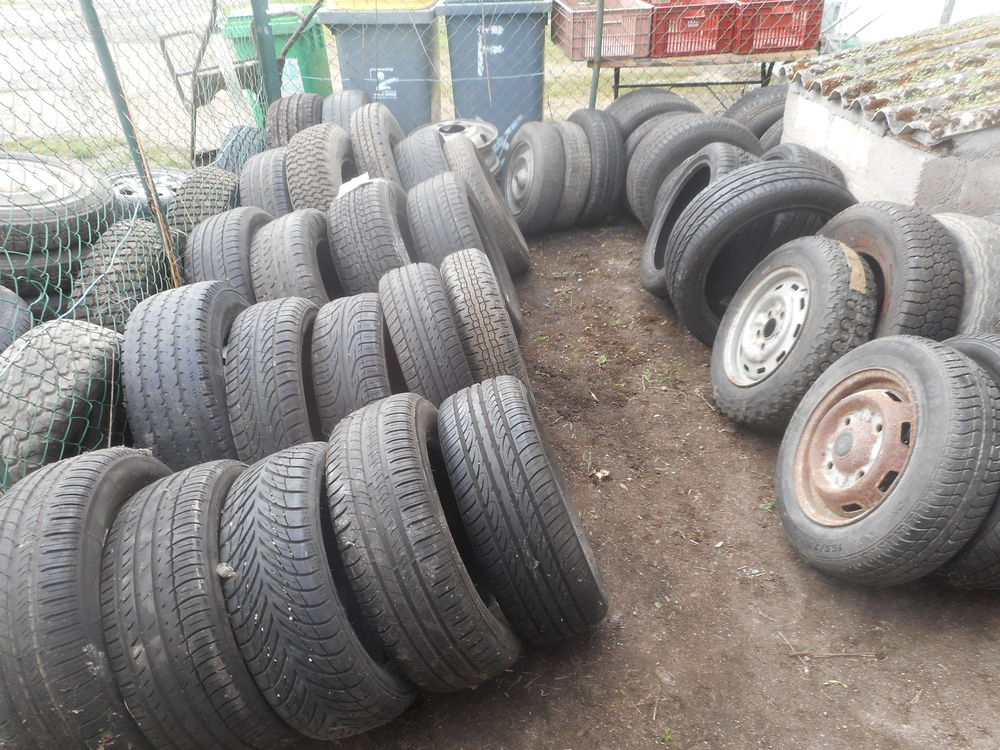 plusieurs pneus en 13 pouce faire prix 50 Saran (45)