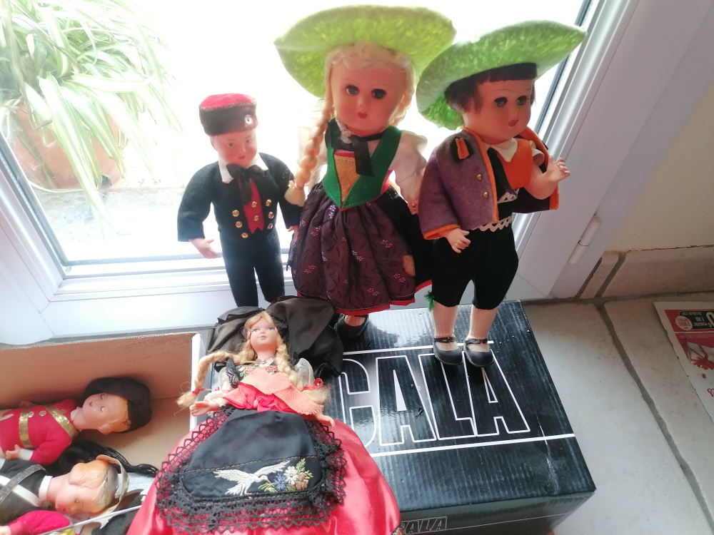 Plusieurs poup�es anciennes 4 Saint-Marcellin-en-Forez (42)