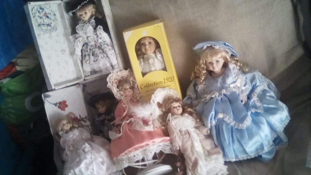 plusieurs poupées porcelaine 160 Les Sables-d'Olonne (85)