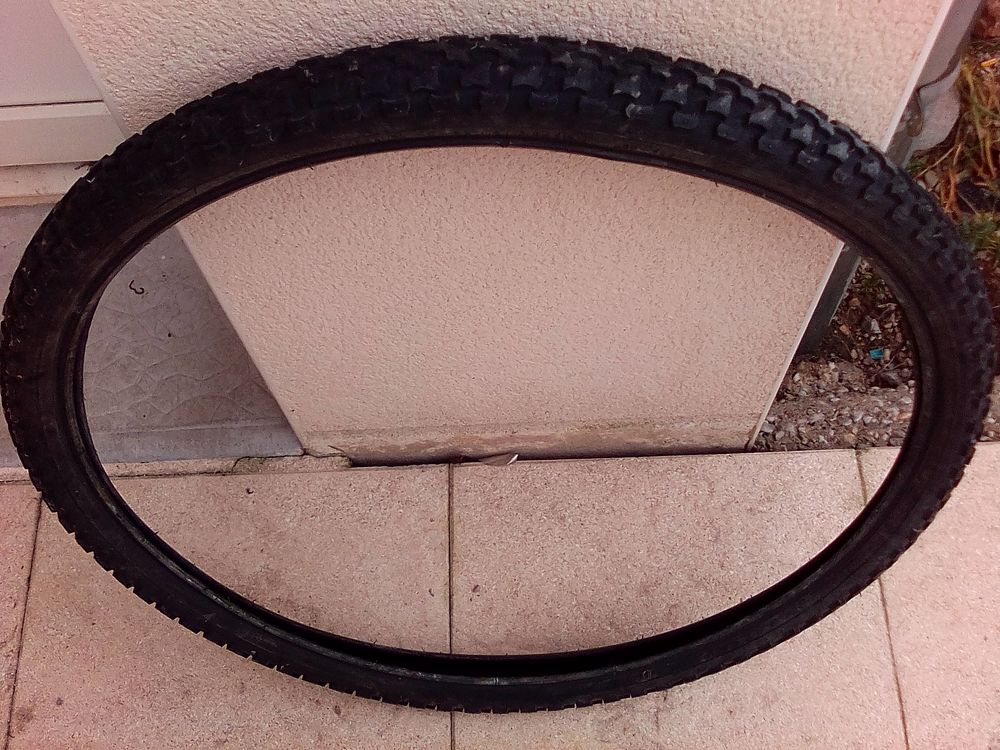 Pneu v�lo 15 Villiers-Charlemagne (53)