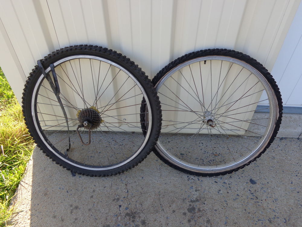 Lot de 4 pneus cyclo 0 Redon (35)