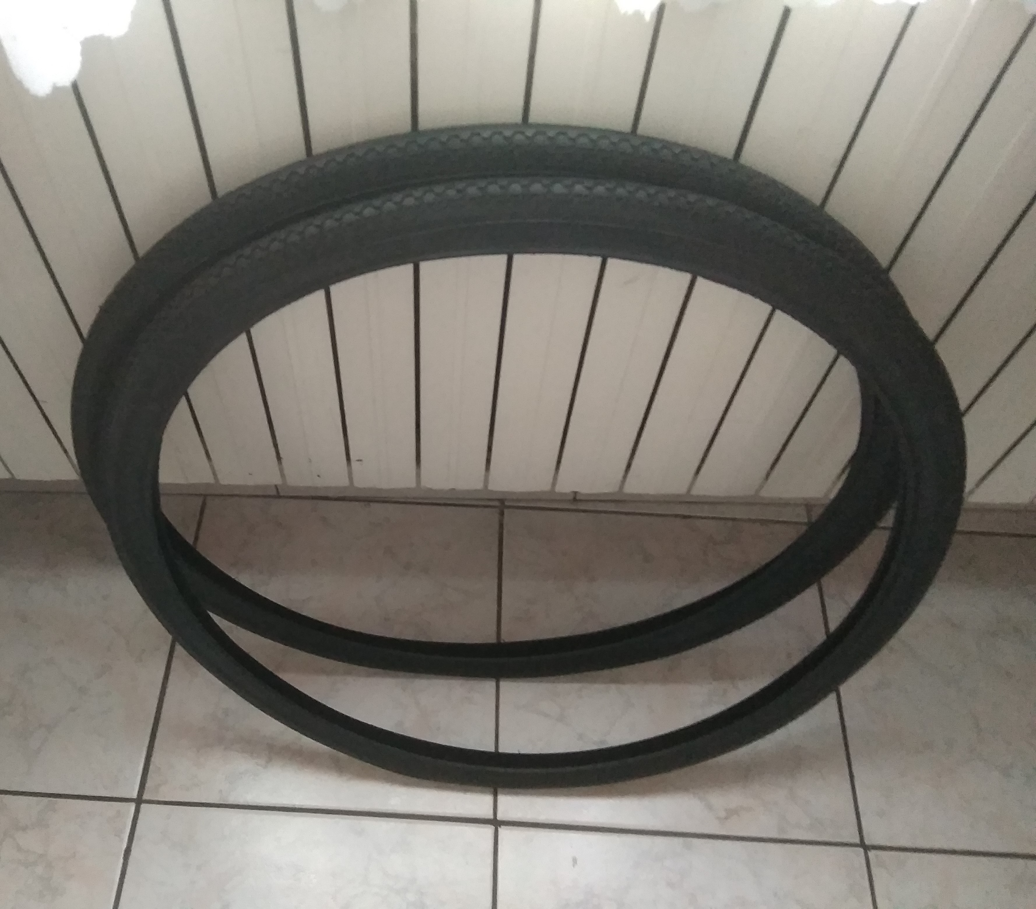 Lot de 3 Pneus INNOXA* Velo de Course* 27 Douai (59)