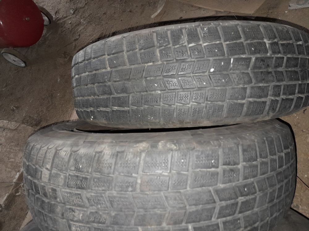 2 pneus 135 70 r13 Michelin Alpin 40 P�ronnas (01)