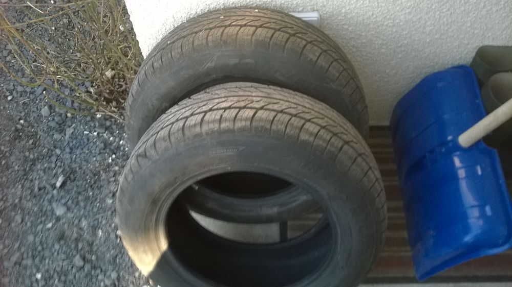 2 pneus neufs route Taurus (Michelin) 185 65 14 75 Saint-Pierre-du-Champ (43)