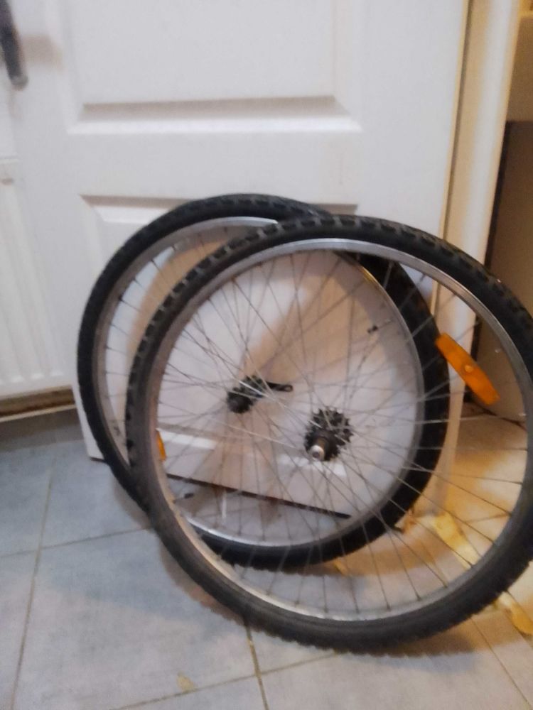 2 pneus de VTT 20 26 pouces 20 Saint-Cyr-sur-Loire (37)