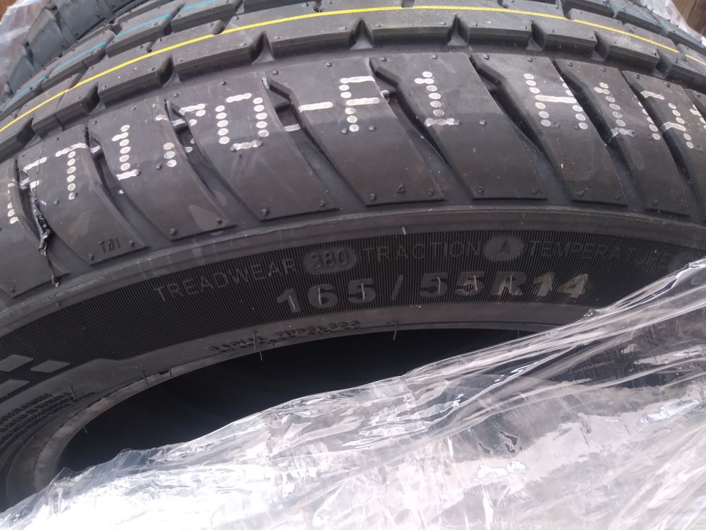 2 pneux neufs 35 Domagn� (35)