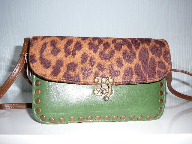 SAC/POCHETTE � BANDOULIERE - Neuf 13 Angers (49)