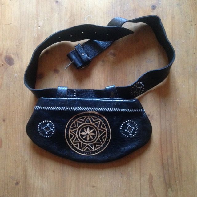 SAC POCHETTE CEINTURON EN CUIR (� porter � la taille) 8 Paris 9 (75)