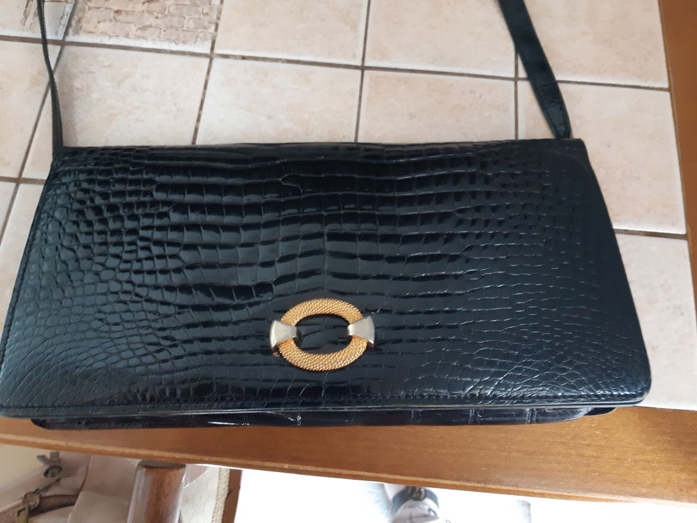 Sac pochette en crocodile 0 Antibes (06)