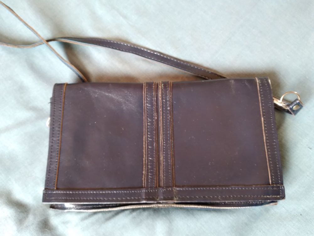 Pochette  cuir bleue 2 Gi�vres (41)