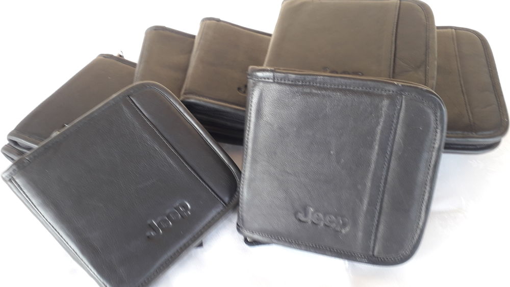 Pochette cuir pour rangement de CD/DVD
12 Salon-de-Provence (13)