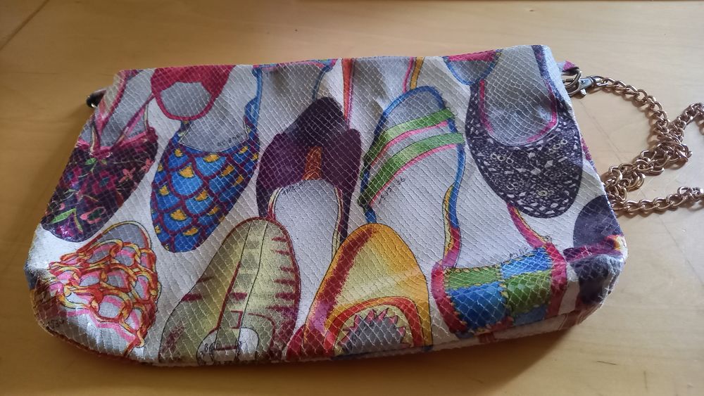 Pochette femme avec bandouli�re 10 Brignoles (83)