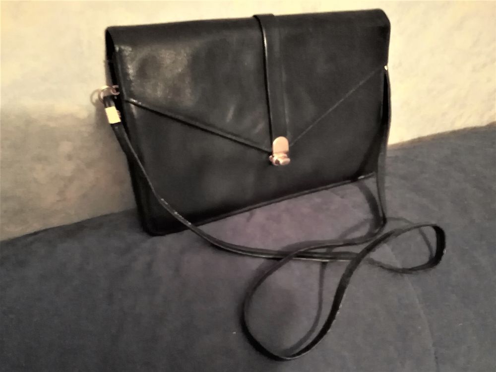 Pochette Femme cuir 20 Saint-M�dard-en-Jalles (33)