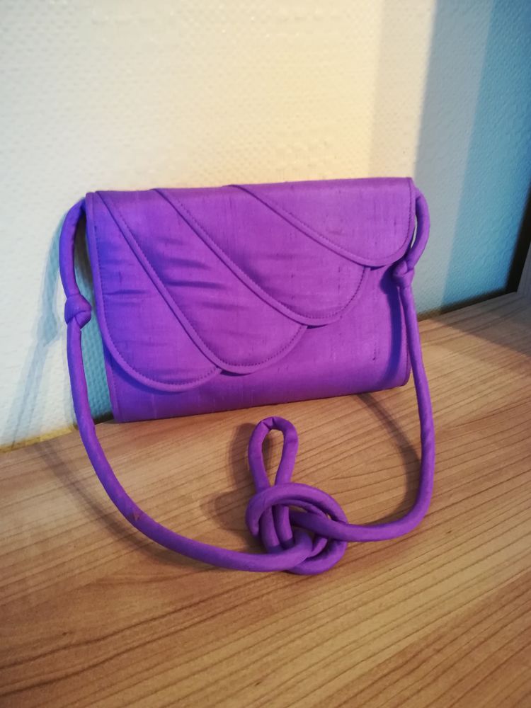 SAC / POCHETTE FEMME/ soie 
0 Mouvaux (59)